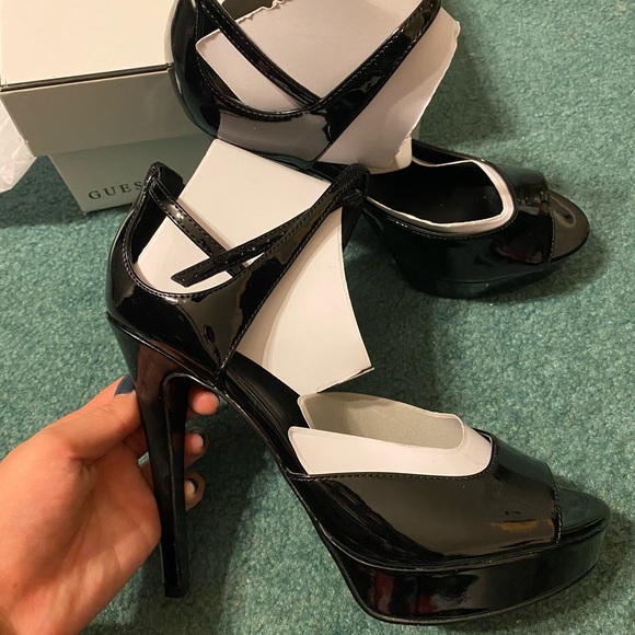 NWT Guess Seana Platform Heel - Picture 4 of 8